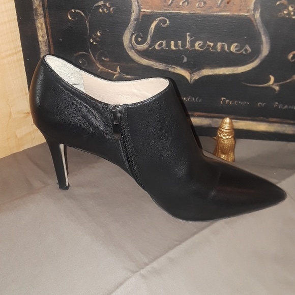 Ladies via Spiga booties - Picture 2 of 8